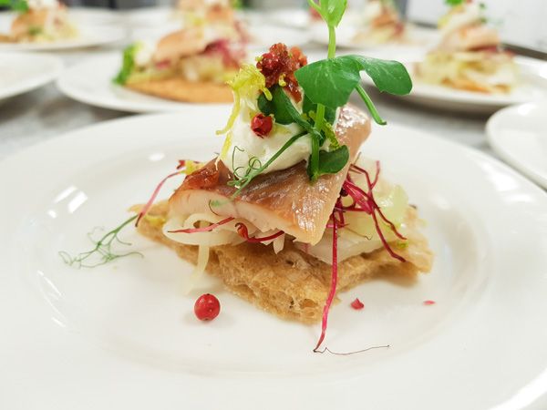 Schüttelbrot mit Räucherforelle als Vorspeise für Prandia Catering