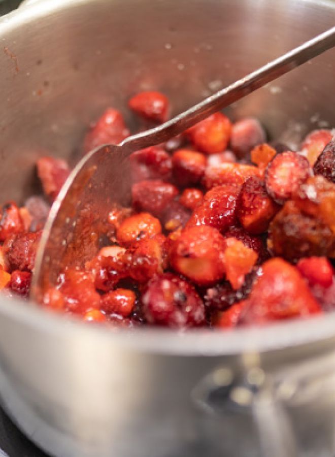 Erdbeeren im Kochtopf